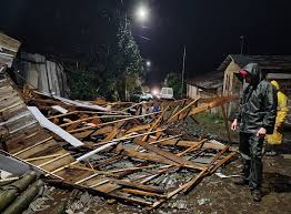 Temporal provoca estragos e assusta moradores em cidade no Noroeste do RS
