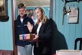 Vídeo – Mulher reúne família e revela traições e filho fora do casamento do marido no RS