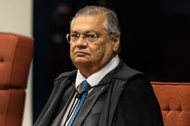 Ministro Flávio Dino pede investigação à Polícia Federal por ameaças nas redes após voto para condenar réus da trama golpista