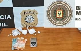 Adolescente é detido pela polícia e cocaína apreendida na cidade de Três Passos