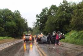 Motorista fica ferido após capotar a caminhonete que conduzia na RS-210, em São Martinho