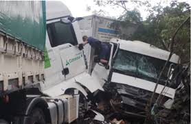 Acidente entre carreta e caminhão é registrado em Linha Turvo, na RSC-472, em Três Passos