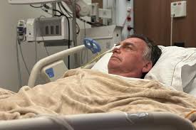 Bolsonaro permanece estável e sob por tratamento para controle de alterações no fígado, informa boletim médico