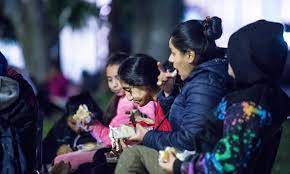 Argentinos que eram de classe média, mas foram despejados ou demitidos, vagam atrás de comida e esperança