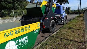 Homem é socorrido com hipotermia dentro de caçamba de entulhos no centro de Três Passos