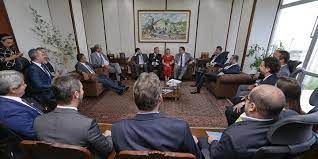 Nova rodada de negociações e promessas para socorrer produtores de leite