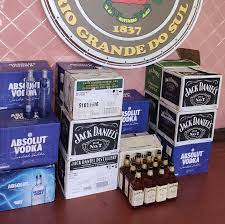 Diversas bebidas de origem estrangeira são apreendidas em Tiradentes do Sul