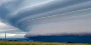 Formação de supercélula de tempestade assusta moradores na fronteira do RS