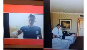 Jornalista esportivo exibe sem querer a ‘amante’ em quarto de hotel durante transmissão