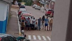 Criminosos assaltam agência bancária e fazem “cordão humano” no RS