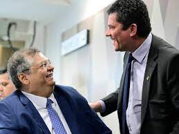 Ministro Flávio Dino e o senador Sérgio Moro se abraçam e riem durante sabatina no Senado; saiba o que foi dito