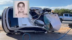 Médico colide carro frontalmente com caminhão e veículo fica destruído em rodovia na Região